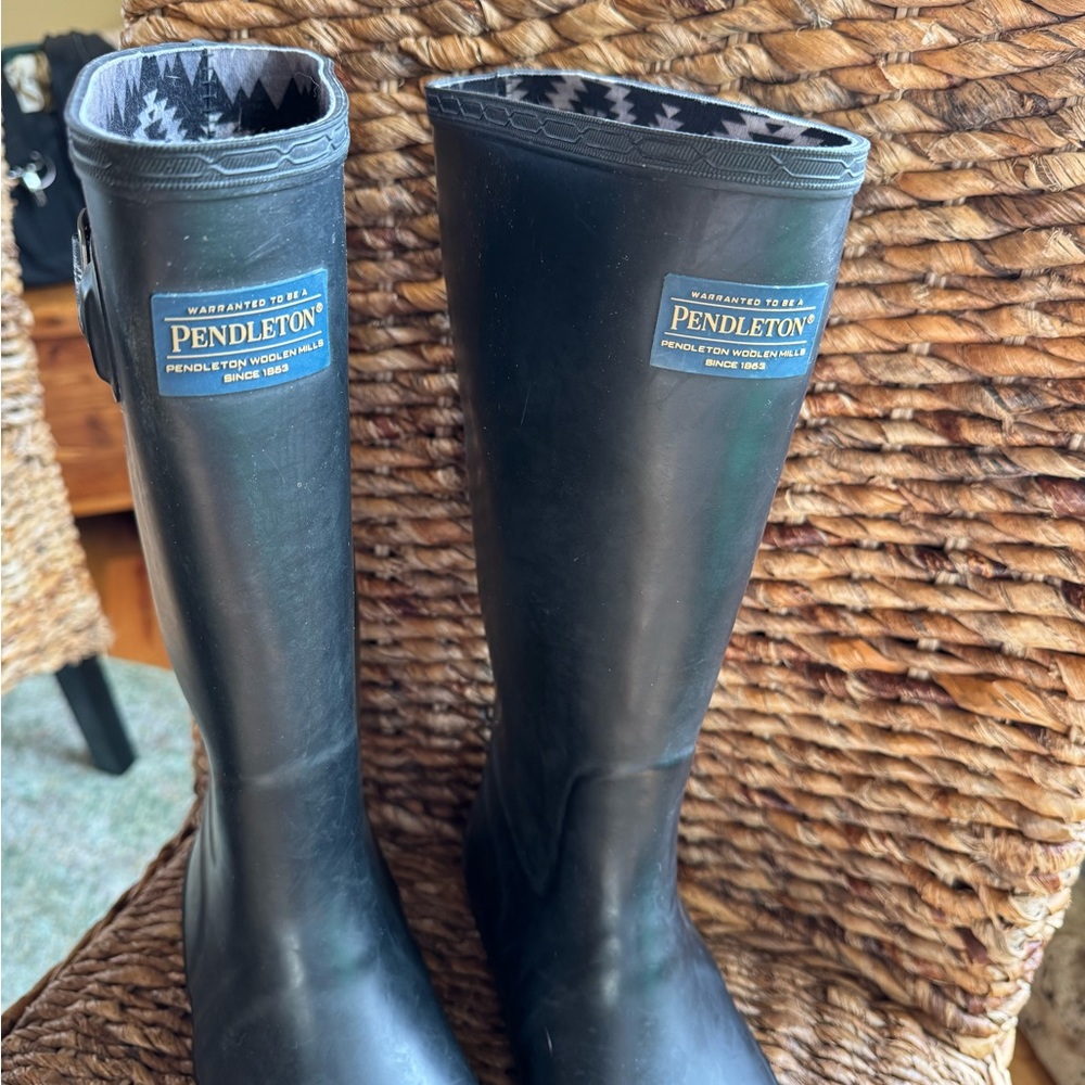 Pendleton Black And Gray Patterned Boots - image 2